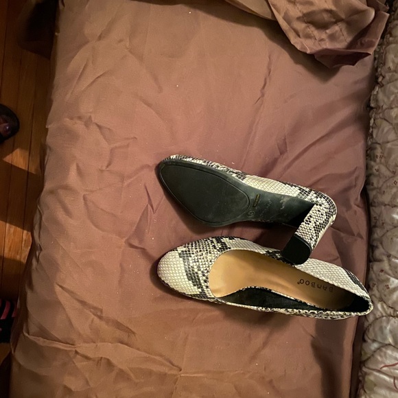 NWOT reptile patterned pumps size 9 - Picture 2 of 5